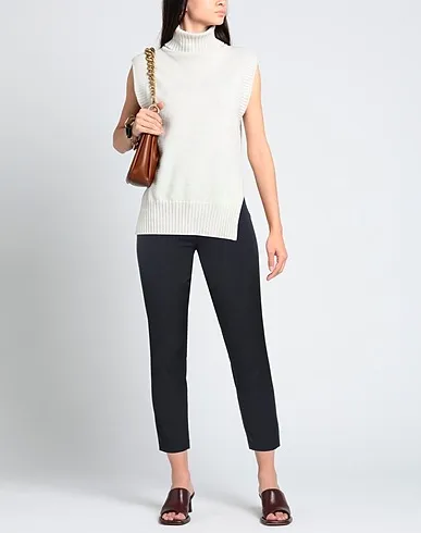 https://images.styletyx.com/images/midnight-blue-plain-weave-casual-pants-rubendellariccia-1205145243_2.webp