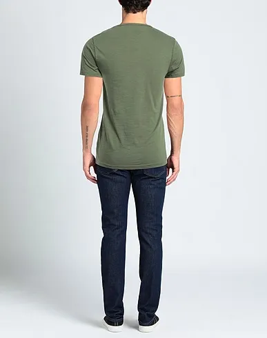https://images.styletyx.com/images/military-green-jersey-t-shirt-smiling-london-13198342_3.webp