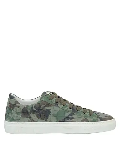 https://images.styletyx.com/images/military-green-leather-sneakers-hide-jack-1129680_1.webp