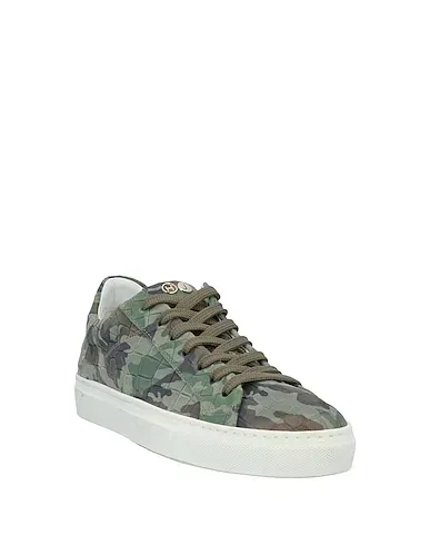 https://images.styletyx.com/images/military-green-leather-sneakers-hide-jack-1129680_2.webp