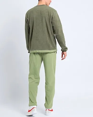https://images.styletyx.com/images/military-green-pile-sweatshirt-m-nk-club-flc-crew-wntr-nike-3247782_3.webp