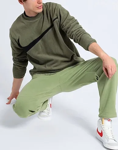 https://images.styletyx.com/images/military-green-pile-sweatshirt-m-nk-club-flc-crew-wntr-nike-3247782_4.webp