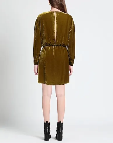 https://images.styletyx.com/images/military-green-velvet-short-dress-solotre-729845629_3.webp