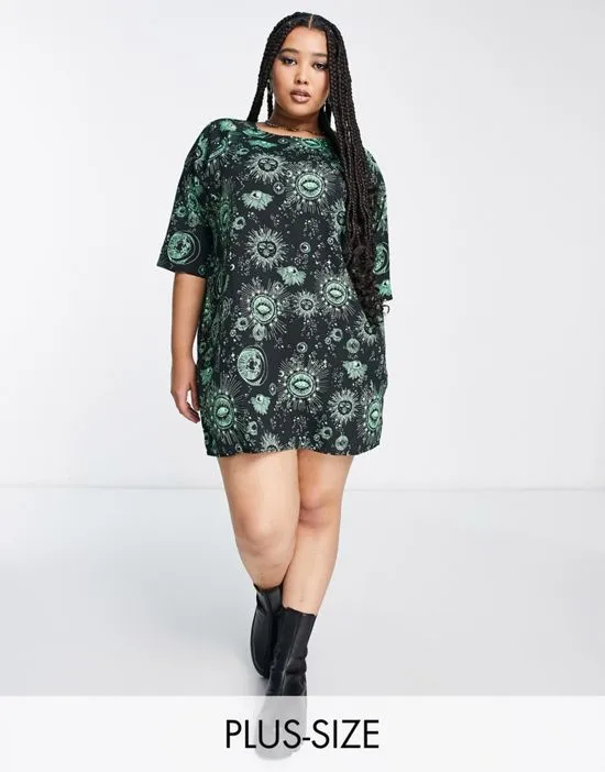 https://images.styletyx.com/images/mini-dress-in-black-cosmic-print-noisy-may-curve-3083621_1.webp
