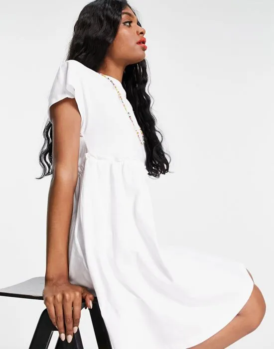 https://images.styletyx.com/images/mini-smock-t-shirt-dress-in-white-noisy-may-tall-2784439_3.webp
