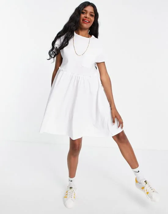 https://images.styletyx.com/images/mini-smock-t-shirt-dress-in-white-noisy-may-tall-2784439_4.webp