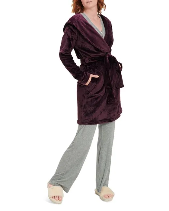 https://images.styletyx.com/images/miranda-double-face-fleece-hooded-robe-ugg-180946960_3.webp