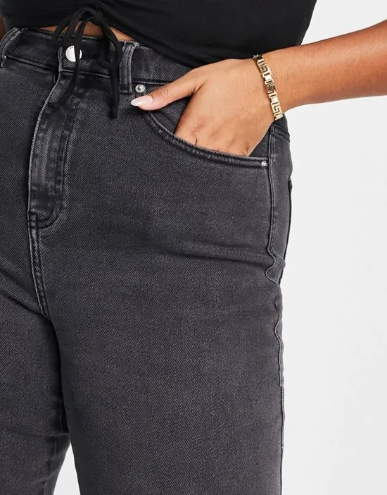 https://images.styletyx.com/images/moxy-sraight-leg-jeans-in-washed-black-dr-denim-plus-635777592_4.webp