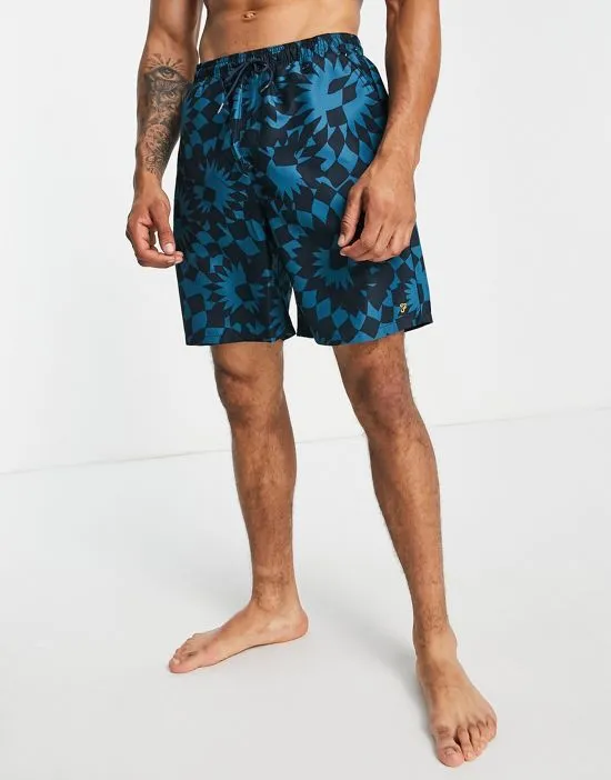 https://images.styletyx.com/images/murphy-tie-dye-shorts-in-blue-farah-13662954_2.webp