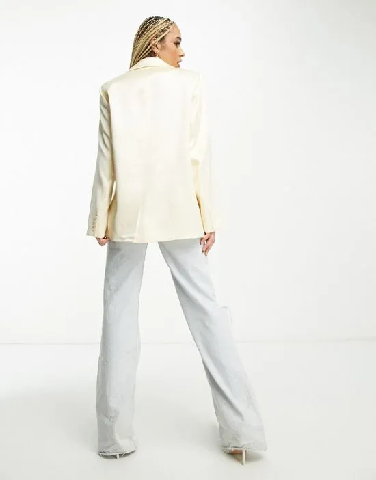 https://images.styletyx.com/images/na-kd-satin-blazer-in-off-white-part-of-a-set-na-kd-13168340_4.webp