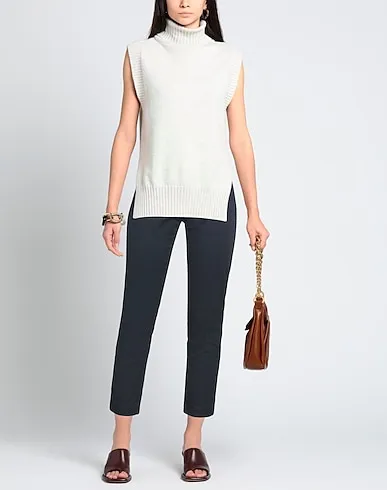 https://images.styletyx.com/images/navy-blue-plain-weave-casual-pants-aspesi-13309756_2.webp
