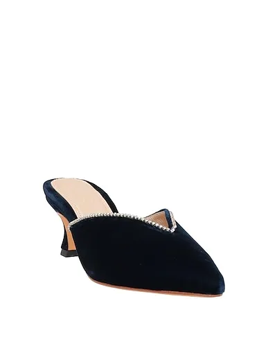 https://images.styletyx.com/images/navy-blue-velvet-mules-and-clogs-zyne-1225921512_2.webp