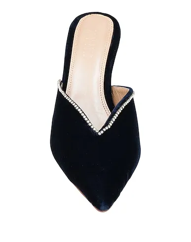 https://images.styletyx.com/images/navy-blue-velvet-mules-and-clogs-zyne-1225921512_4.webp