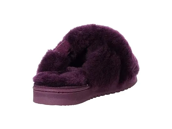 https://images.styletyx.com/images/new-castle-genuine-shearling-cross-band-slide-fireside-by-dearfoams-2374416_5.webp