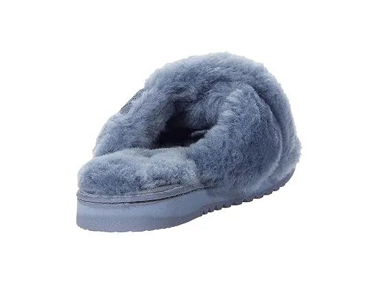 https://images.styletyx.com/images/new-castle-genuine-shearling-cross-band-slide-fireside-by-dearfoams-2374419_5.webp