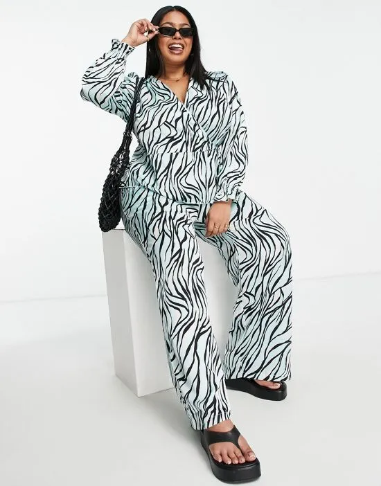 https://images.styletyx.com/images/new-look-curve-satin-wrap-blouse-in-aqua-tiger-print-new-look-1886158_2.webp