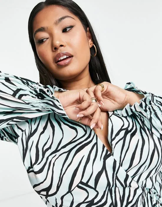 https://images.styletyx.com/images/new-look-curve-satin-wrap-blouse-in-aqua-tiger-print-new-look-1886158_4.webp