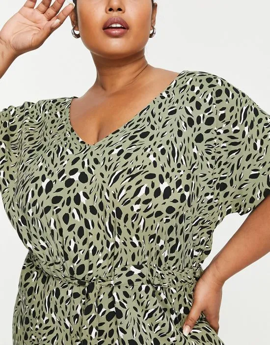 https://images.styletyx.com/images/new-look-curve-wrap-front-jumpsuit-in-green-animal-print-new-look-3140175_2.webp