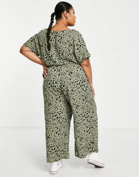 https://images.styletyx.com/images/new-look-curve-wrap-front-jumpsuit-in-green-animal-print-new-look-3140175_3.webp