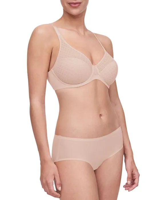 https://images.styletyx.com/images/norah-chic-comfort-underwire-bra-chantelle-2553307_4.webp