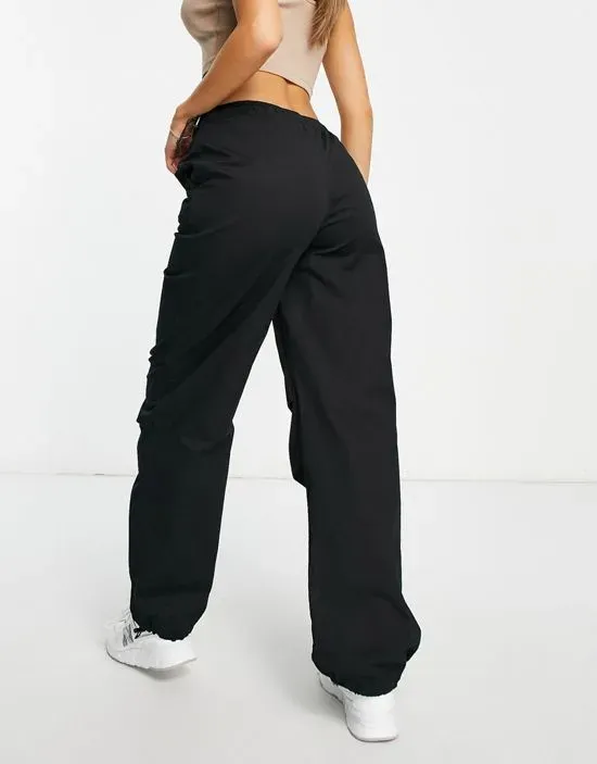 https://images.styletyx.com/images/nylon-cargo-parachute-pants-in-black-pull-bear-3228799_4.webp