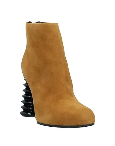 https://images.styletyx.com/images/ocher-ankle-boot-premiata-1431779_2.webp