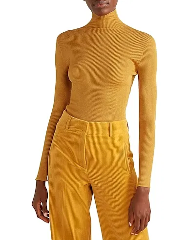 https://images.styletyx.com/images/ocher-knitted-cashmere-blend-akris-1682678_4.webp