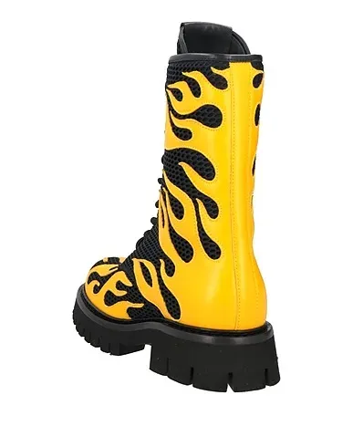 https://images.styletyx.com/images/ocher-leather-boots-love-moschino-1225142865_3.webp