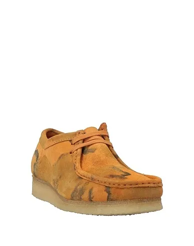 https://images.styletyx.com/images/ocher-leather-laced-shoes-clarks-originals-13065690_2.webp