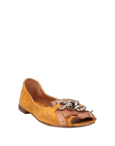 https://images.styletyx.com/images/ocher-leather-loafers-preventi-2518661_2.webp