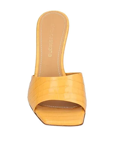 https://images.styletyx.com/images/ocher-leather-sandals-aldo-castagna-13011885_4.webp