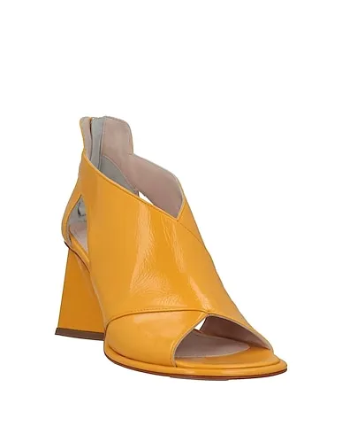 https://images.styletyx.com/images/ocher-leather-sandals-strategia-12985217_2.webp