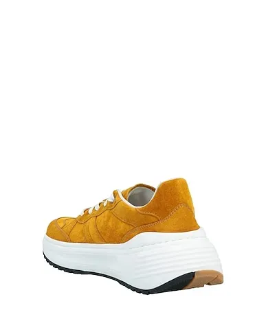 https://images.styletyx.com/images/ocher-leather-sneakers-bottega-veneta-933400_3.webp
