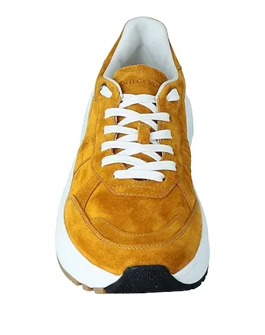 https://images.styletyx.com/images/ocher-leather-sneakers-bottega-veneta-933400_4.webp