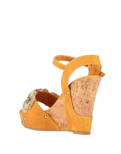 https://images.styletyx.com/images/ocher-mules-and-clogs-laura-biagiotti-2825954_3.webp