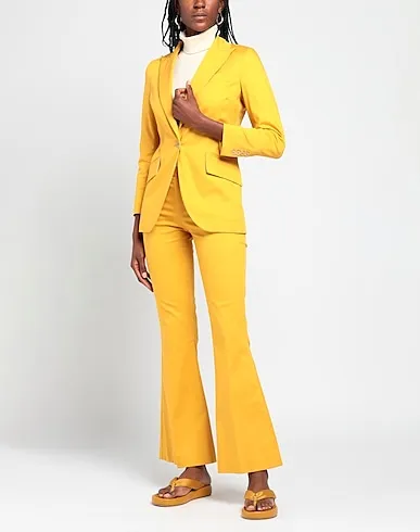 https://images.styletyx.com/images/ocher-plain-weave-suit-bottega-martinese-1539088_2.webp
