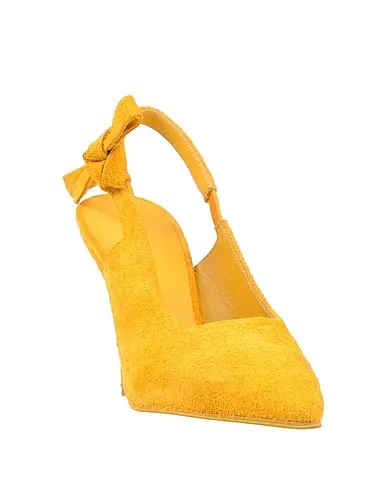 https://images.styletyx.com/images/ocher-pump-victoria-beckham-3297474_2.webp