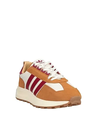 https://images.styletyx.com/images/ocher-sneakers-adidas-2254318_2.webp