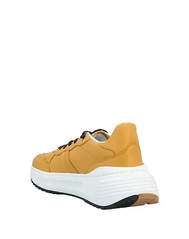 https://images.styletyx.com/images/ocher-sneakers-bottega-veneta-1225642826_3.webp