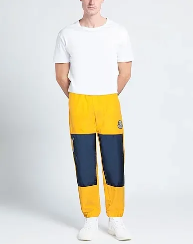 https://images.styletyx.com/images/ocher-techno-fabric-casual-pants-moncler-873563857_2.webp