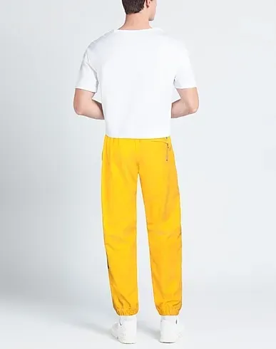 https://images.styletyx.com/images/ocher-techno-fabric-casual-pants-moncler-873563857_3.webp