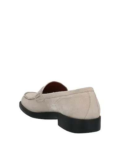 https://images.styletyx.com/images/off-white-leather-loafers-brian-cress-13330084_3.webp