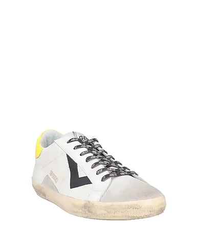 https://images.styletyx.com/images/off-white-leather-sneakers-4b12-1492406865_2.webp