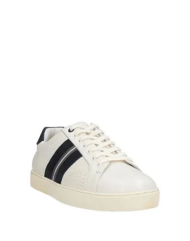 https://images.styletyx.com/images/off-white-leather-sneakers-harmont-blaine-13296257_2.webp