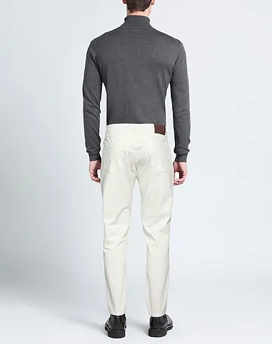 https://images.styletyx.com/images/off-white-plain-weave-casual-pants-luigi-borrelli-napoli-1271441720_3.webp