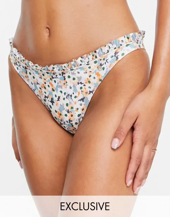 https://images.styletyx.com/images/only-exclusive-set-bikini-bottoms-with-frill-detail-in-floral-print-only-3149282_1.webp