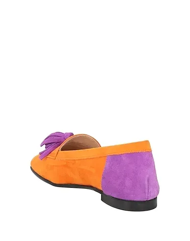 https://images.styletyx.com/images/orange-loafers-giulia-neri-1004256123_3.webp