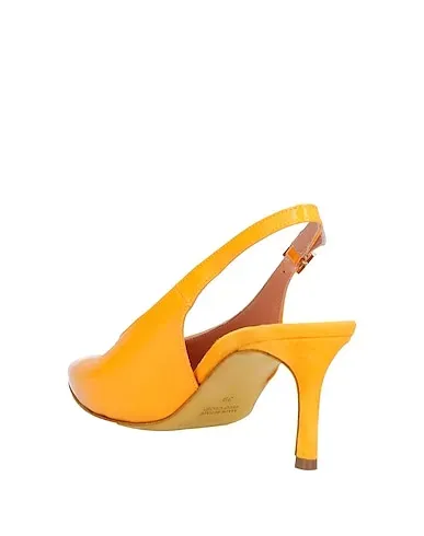 https://images.styletyx.com/images/orange-pump-fauzian-jeunesse-1433271_3.webp