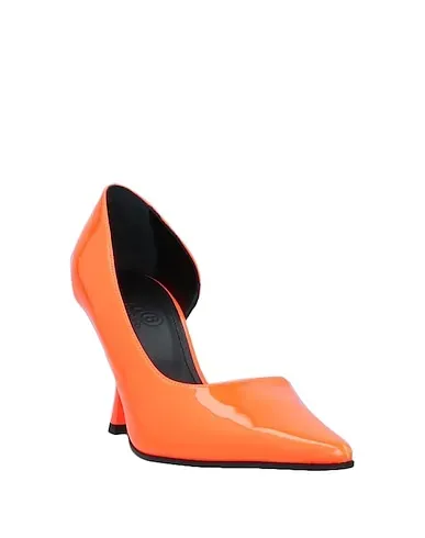 https://images.styletyx.com/images/orange-pump-maison-margiela-711134222_2.webp