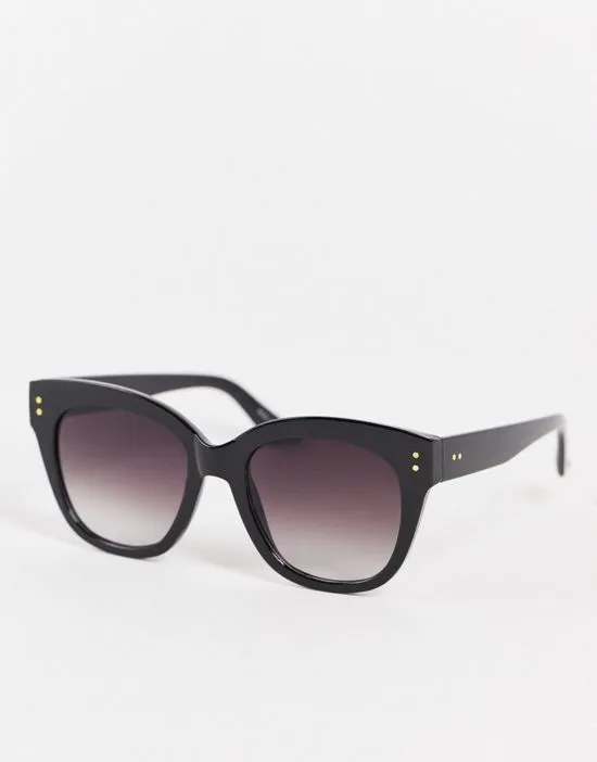 https://images.styletyx.com/images/oversized-cat-eye-sunglasses-in-black-pieces-13096495_1.webp